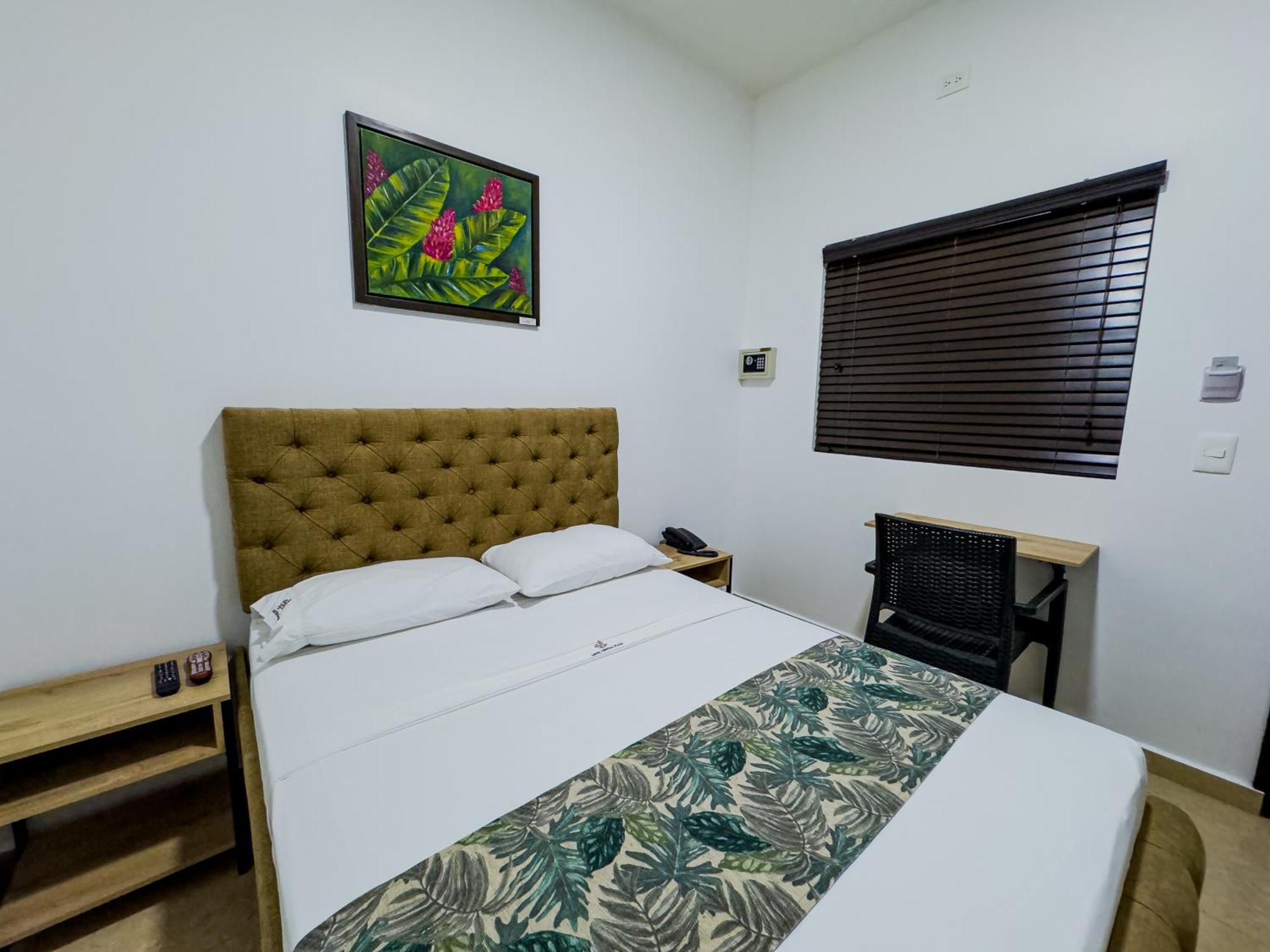 Hotel Plaza Medellin 3*